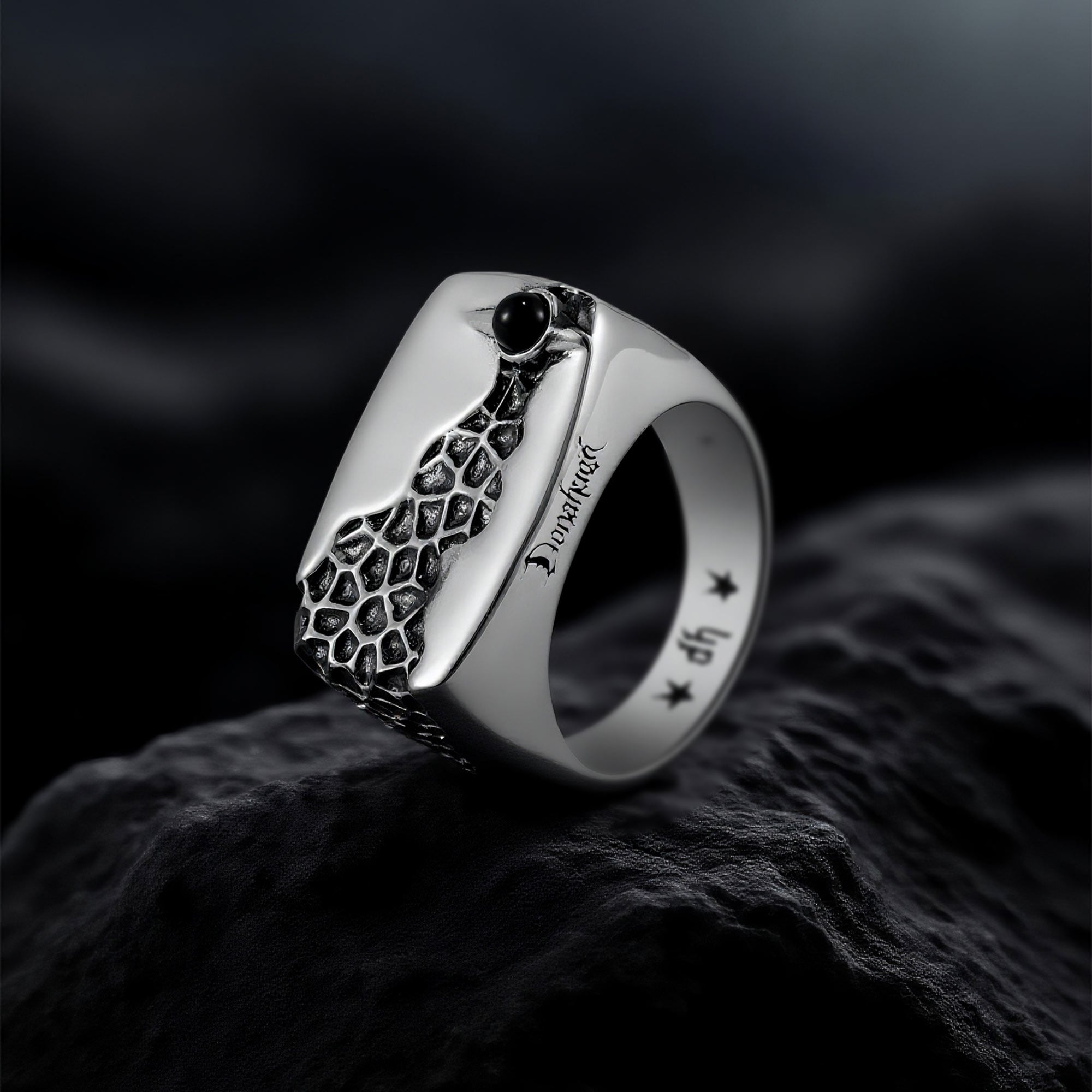 Noir Charm